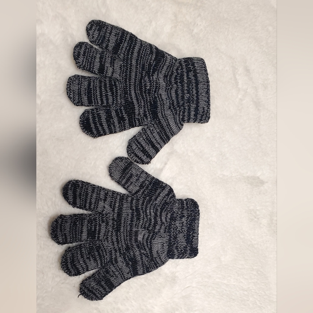 Striped Black and Gray Boys Gloves Size  2T-4T